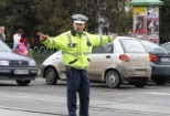 Semnalele politistilor si ale altor persoane care dirijeaza circulatia